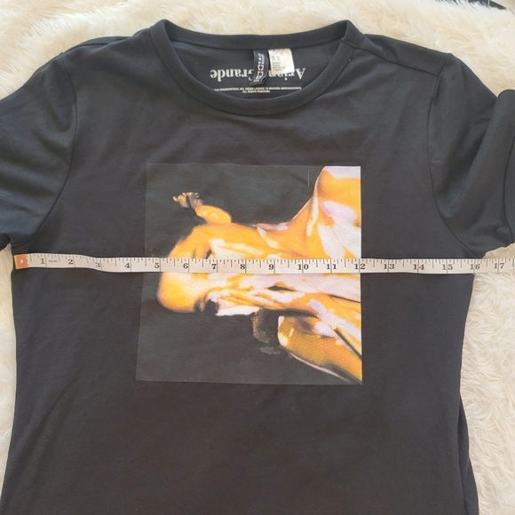 ARIANA GRANDE  black sideways tee size M sold out - Picture 5 of 10